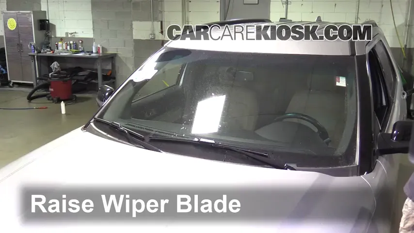 2017 Ford Explorer XLT 3.5L V6 Windshield Wiper Blade (Front) Replace Wiper Blades